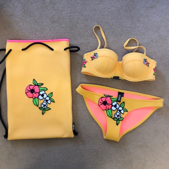 Triangl Devon Bikini Top and the bag - Picture 5 of 6